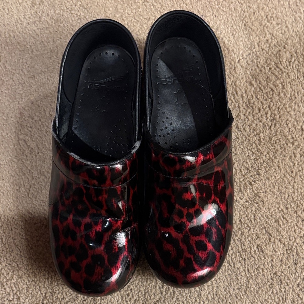 Dansko Red Leopard Print Clogs size 38 - Picture 5 of 6